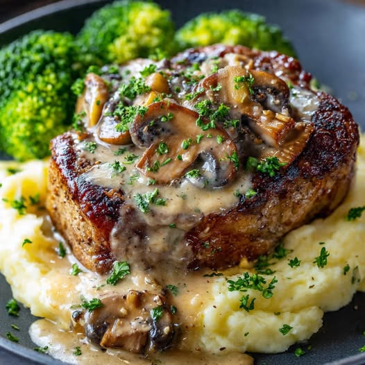 Filet de bœuf à la sauce crémeuse aux champignons