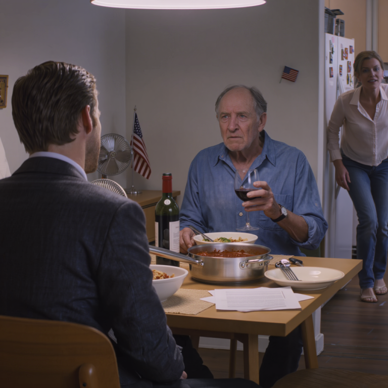 Pendant le dîner, mon fils milliardaire m'a soudain demandé : « Pourquoi n'as-tu pas emménagé dans la maison à 850 000 dollars que je t'ai achetée ? » – J'étais paralysée et j'ai répondu : « Je n'ai jamais reçu de maison. » Toute la table s'est tournée vers ma fille « la plus attentionnée », son visage est devenu livide tandis qu'elle s'enfuyait à toutes jambes, son sac Prada se brisant sur le sol, laissant échapper des documents rouge vif… et à partir de ce moment, chaque message, chaque bruit dans cette « maison volée » lui faisait penser que son père était devenu… autre chose.