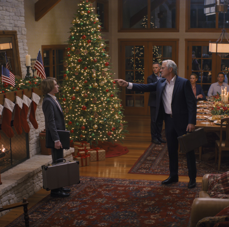 Le nouveau petit ami de maman, un colonel, s'est mis à hausser le ton. « C'est moi qui décide ici. C'est moi qui commande. » J'ai lentement pivoté sur ma chaise, en brandissant mes galons d'amiral. « Colonel… Du calme. » Il s'est tu, complètement immobile. Marine américaine.