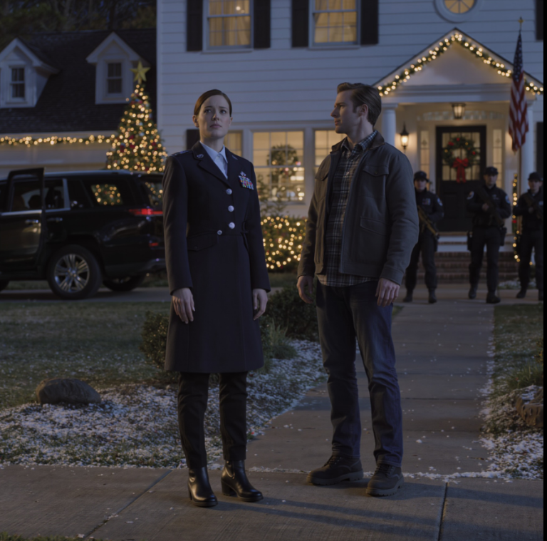 Mon cousin a fait venir une équipe de commandos privés pour me déloger. « Foutez-la dehors ! » a-t-il lancé en riant. « Assurez-vous qu'elle soit partie, s'il le faut. » Le commandant a ouvert ma porte d'un coup. Il m'a vue assise là, en train de fouiller dans mon sac. Il a hurlé à ses hommes : « Repliez ! Battez en retraite ! »