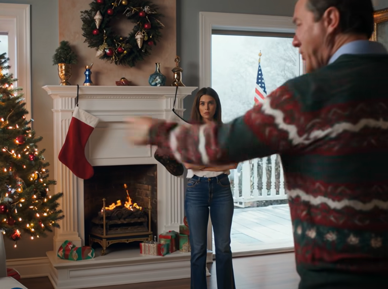 Mes parents m'ont traité d'« illettré » et m'ont mis à la porte. « Sors, ​​tu n'es pas le bienvenu ici ! » a hurlé mon père. Ils ignoraient que je gagnais 45 millions de dollars. Alors j'ai dit « D'accord, très bien » sans discuter. Le lendemain, j'emménageais dans ma maison de plage en Floride… Trois semaines plus tard…