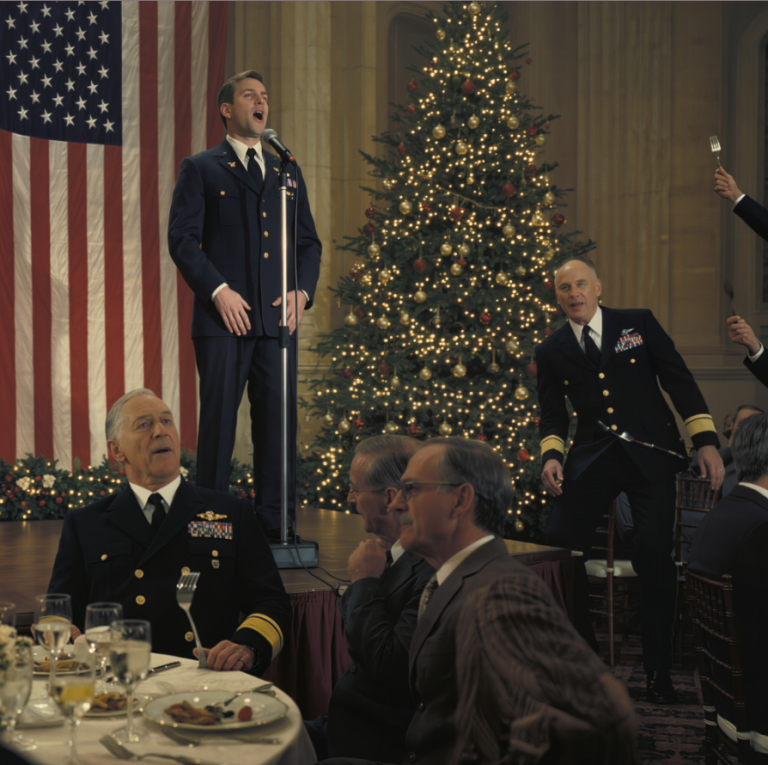 Mon père a ri : « Un soldat ne sait pas chanter. » Il m'avait inscrit pour rire au gala des anciens combattants. Mais après un seul couplet, toute la salle remplie de généraux s'est tue. Le chef d'état-major interarmées s'est tourné vers mon père, les yeux écarquillés : « Monsieur… Cette chanson est réservée à l'équipe fantôme 7. » Mon père a pâli. Il a enfin compris son erreur.