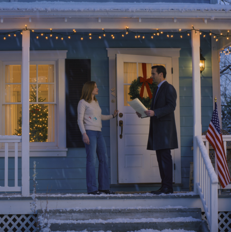 J'ai payé 14 000 $ pour que ma famille vienne assister à ma remise de diplôme. Au lieu de cela, ils ont choisi de partir en vacances en Grèce. Sous la photo de moi en toge et en mortier, mon oncle a commenté : « Tu n'es même pas un vrai médecin. » Alors je leur ai envoyé une copie de mon diplôme, avec la facture complète de leurs billets inutilisés en pièce jointe. Trois heures plus tard, ma mère appelait sans arrêt, mais j'avais déjà pris une décision à laquelle ils ne s'attendaient pas du tout.