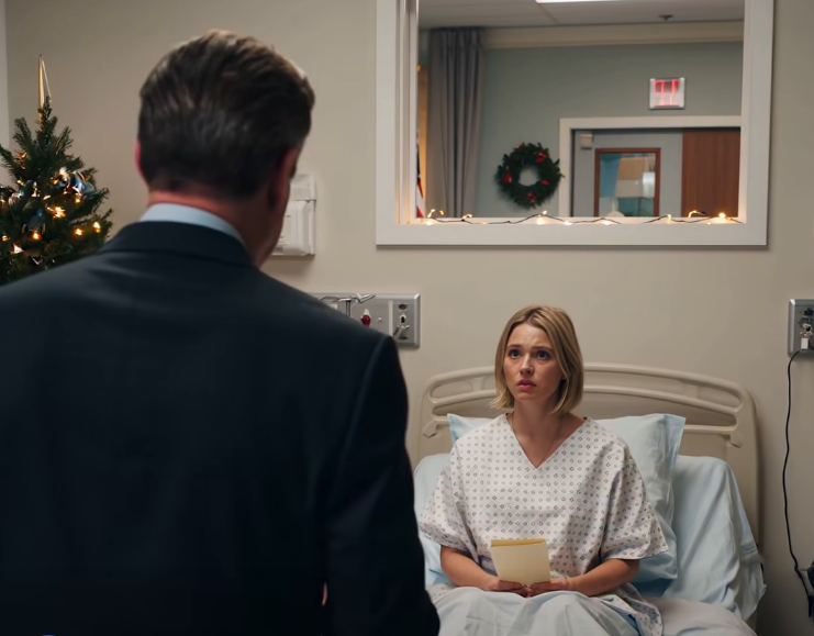 Après l'accident, j'ai enfin ouvert les yeux. La chambre était complètement vide. Sur la table de chevet, il ne restait qu'un mot écrit de la main de ma mère : « On ne paie plus. Bonne chance. » J'ai senti une oppression dans la poitrine et j'ai éclaté en sanglots. Quelques minutes plus tard, mon avocat est entré avec un homme en costume sombre que je n'avais jamais vu. « Votre mère a commis une grave erreur », a dit mon avocat d'une voix calme. J'ai essuyé mes larmes et j'ai fixé l'inconnu. « Qui… êtes-vous exactement ? »