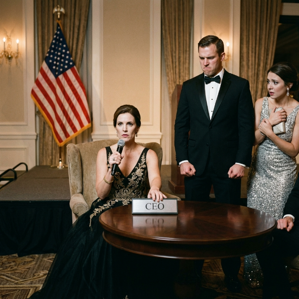 Mon mari m'a interdite d'assister à son gala — il ne savait pas que c'était moi qui signais ses chèques de paie.