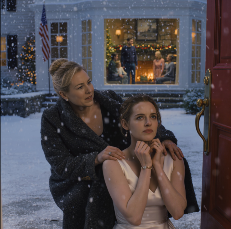 Le jour de Noël, je suis arrivée à l'improviste et j'ai trouvé ma fille dehors, grelottant dans la neige sans couverture. À l'intérieur, la famille de son mari riait et trinquait près de la cheminée. Je suis entrée avec elle dans les bras et je n'ai prononcé que cinq mots…