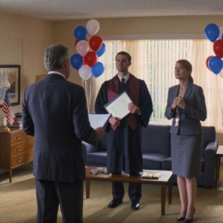 Mon père m’a dit : « Je sais que tu as remboursé l’hypothèque de 680 000 $… mais nous offrons la maison à ton frère pour sa remise de diplôme, et tu n’es pas invité à la fête. » Alors, dans mon appartement à Rochester, j’ai sorti les documents de fiducie, j’ai appelé mon oncle et je lui ai demandé : « Tu veux leur dire, ou je dois le faire ? » Trois jours plus tard, sa grande fête s’est transformée en une dure leçon sur les limites, les conséquences et la véritable propriété de la maison.