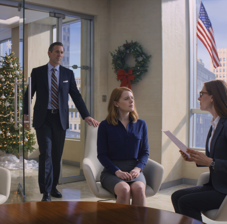 La responsable des RH a dit : « Nous devons discuter de votre commentaire inapproprié. » Je suis restée assise, perplexe. Puis le PDG est entré, m'a regardée et a dit : « En fait, nous devons parler d'autre chose. » Le visage de la responsable des RH s'est décomposé…