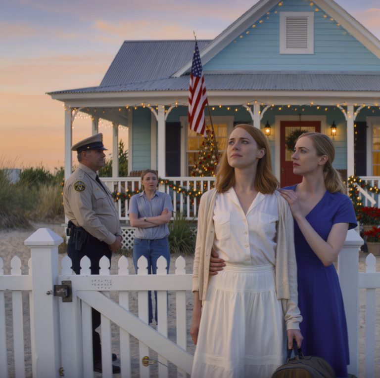 Ma sœur m'a envoyé un texto : « On a vendu la maison de plage familiale pour 5 millions de dollars ! Merci d'être à l'étranger ! » Quand le nouveau propriétaire a entrepris des travaux de rénovation, il a trouvé mon nom sur tous les documents. Le shérif a appelé ma sœur : « Madame, vous êtes en état d'arrestation pour fraude. »