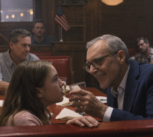 Lors de mon dîner de remise de diplôme, mon grand-père fortuné m'a demandé : « Utilises-tu le fonds d'études de 850 000 $ que j'ai créé pour toi ? » J'ai répondu : « Quel fonds ? » Il s'est alors tourné vers mes parents, et le visage de ma mère s'est instantanément transformé.