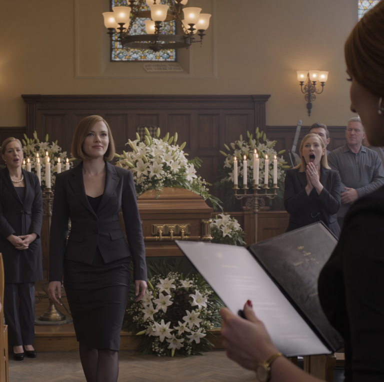 À l’enterrement de mon mari, ma fille m’a brisée — puis j’ai choisi la dignité