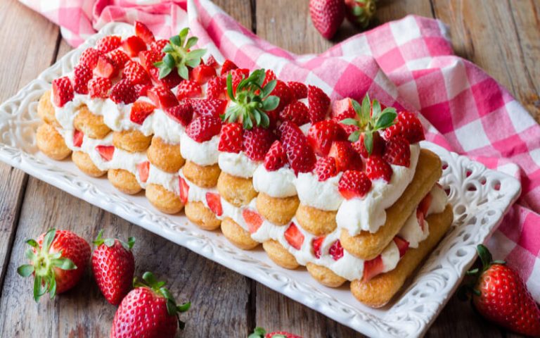 Tiramisu aux fraises sans œufs et crème pâtissière